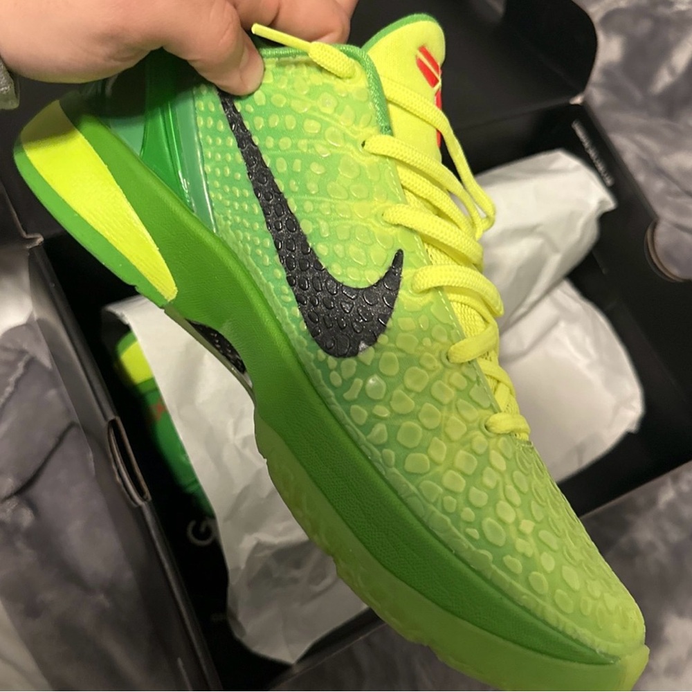 Kobe 6 “Grinches”